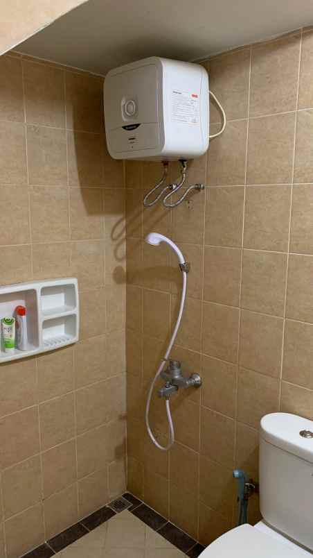 dijual rumah perumahan royal residence