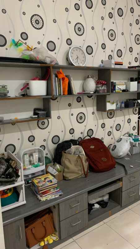 dijual rumah perumahan royal residence