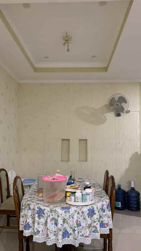 dijual rumah perumahan royal residence