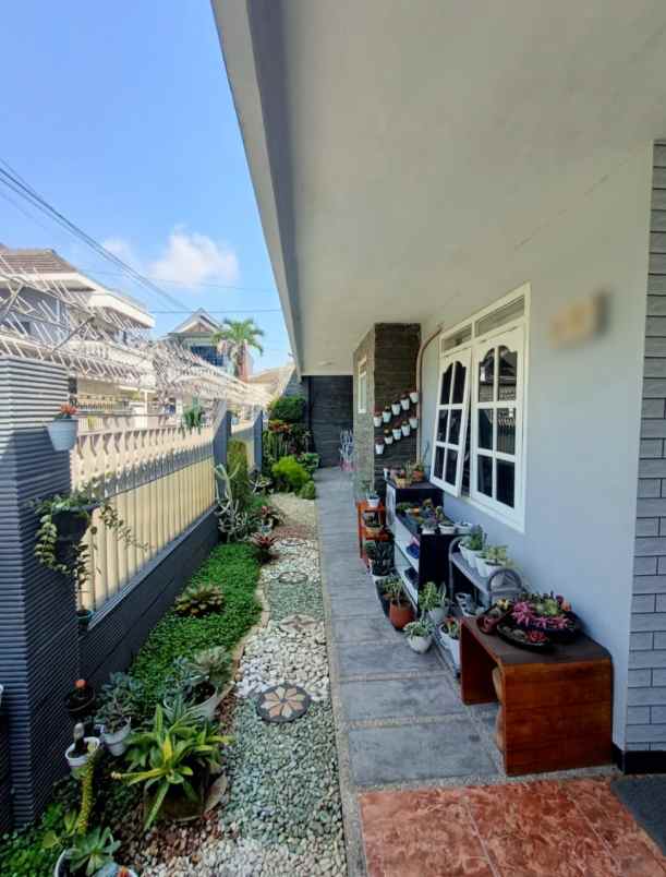 dijual rumah perumahan taman borobudur