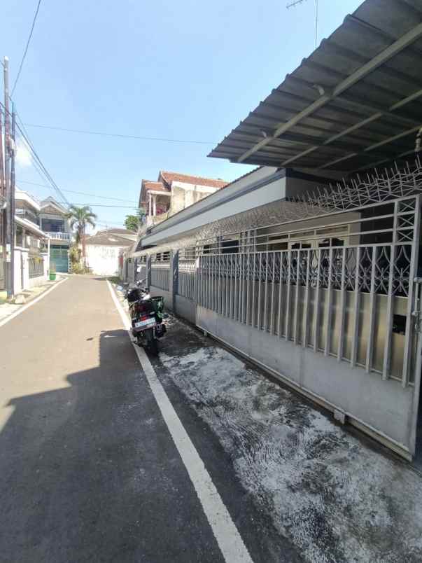 dijual rumah perumahan taman borobudur