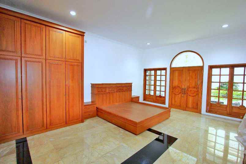 dijual rumah pondok indah