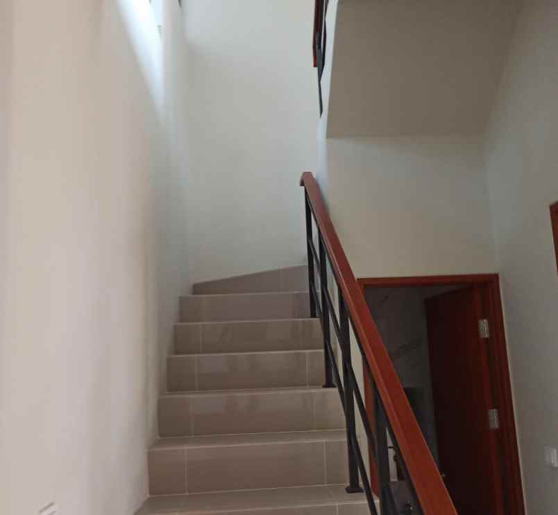 dijual rumah premier estate 2 pondok