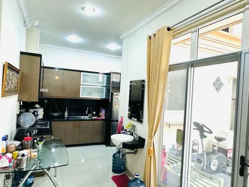 dijual rumah puri mansion kembangan