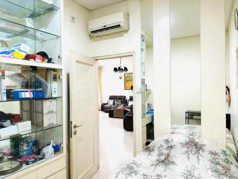 dijual rumah puri mansion kembangan