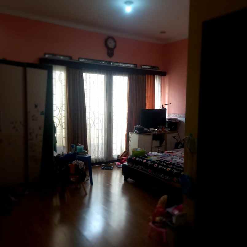 dijual rumah puri syailendra setrasari