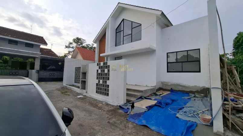 dijual rumah purwomartani