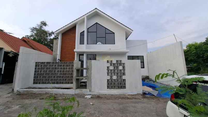 dijual rumah purwomartani