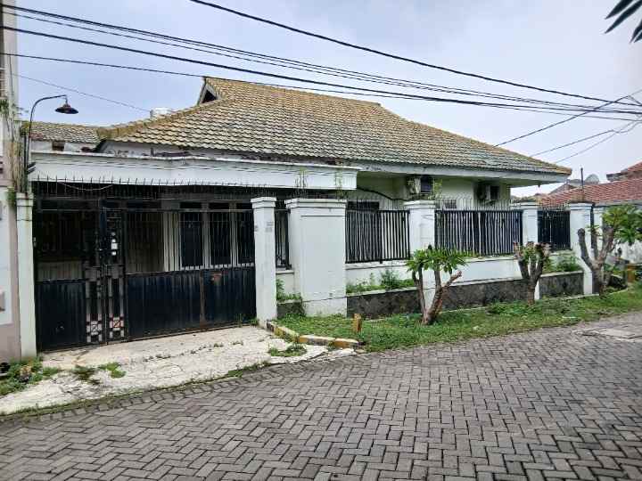 dijual rumah raya darmo harapan