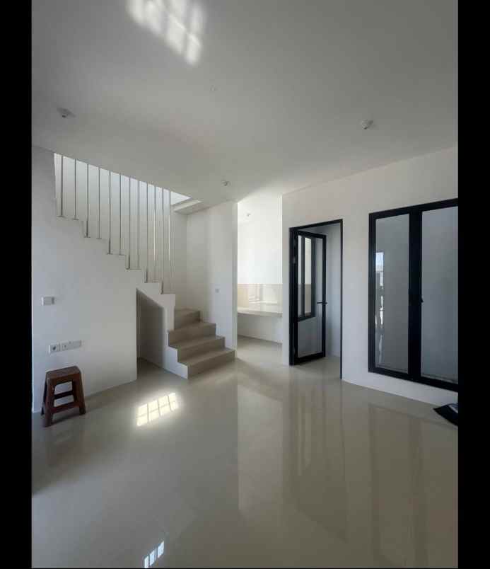 dijual rumah regency one east point