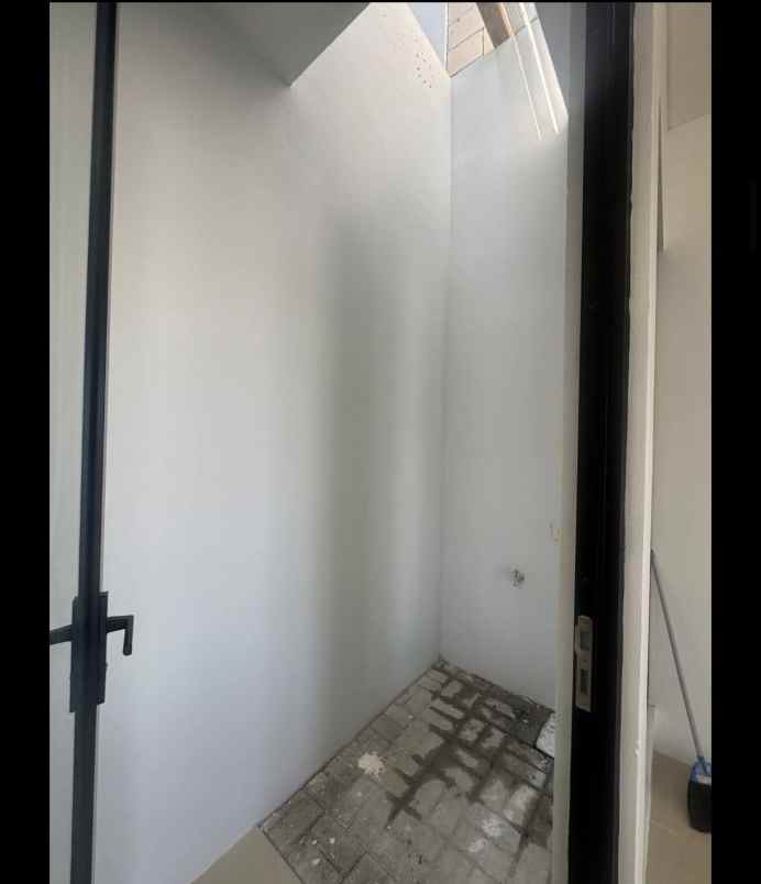 dijual rumah regency one east point