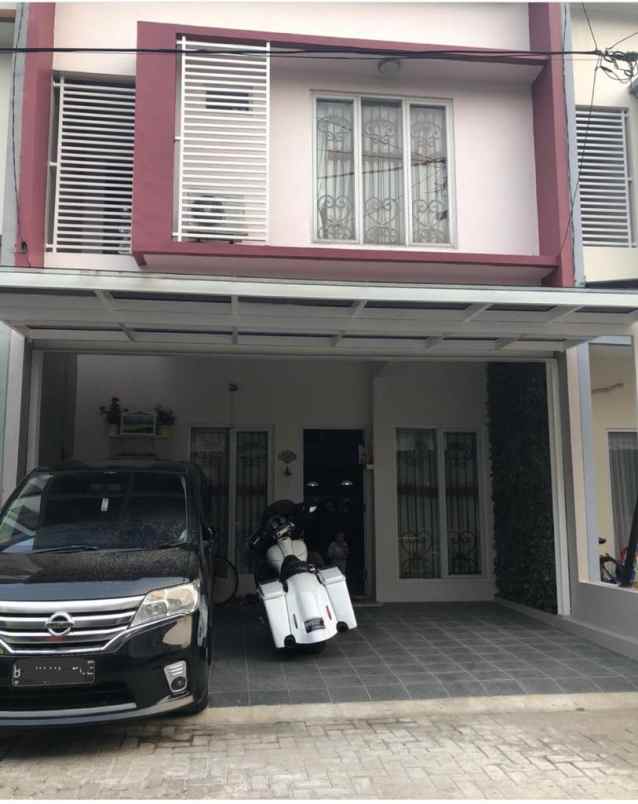 dijual rumah rumah di permata kelapa