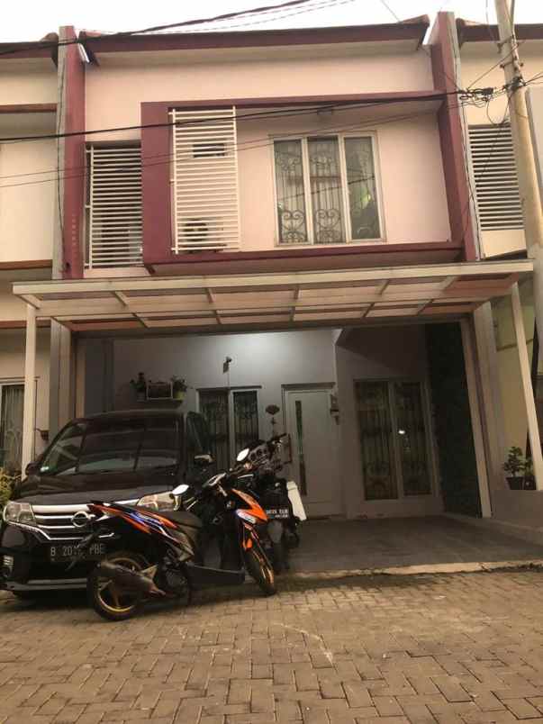 dijual rumah rumah di permata kelapa