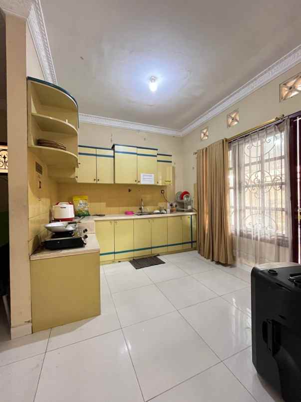 dijual rumah sanggrahan condongcatur