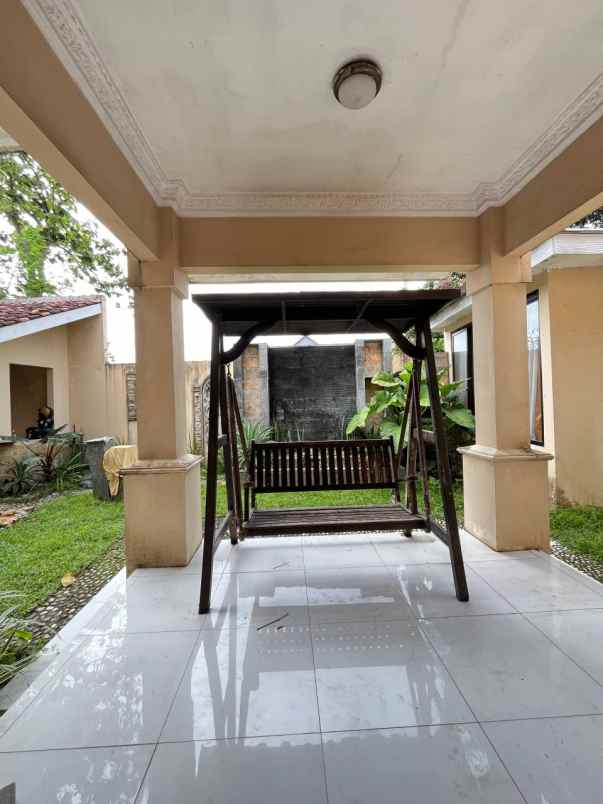 dijual rumah sanggrahan condongcatur