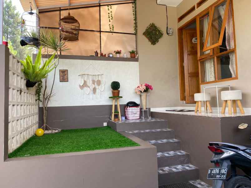 dijual rumah sariwangi asri