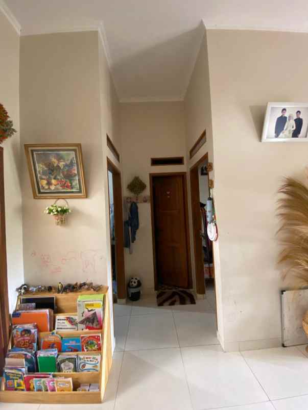 dijual rumah sariwangi asri