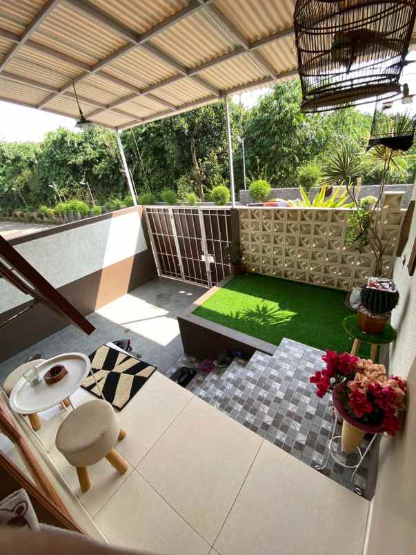 dijual rumah sariwangi asri