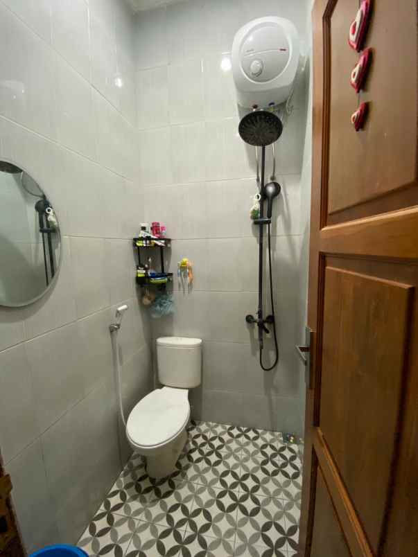 dijual rumah sariwangi asri