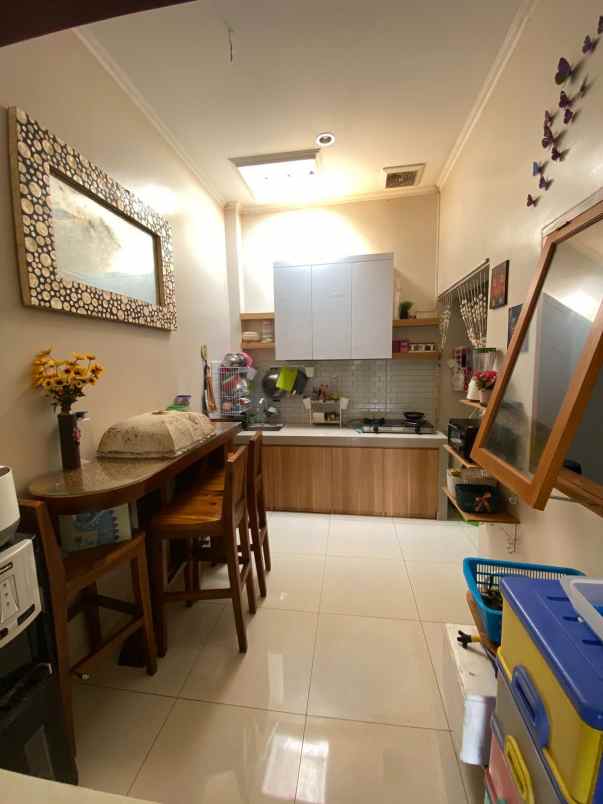 dijual rumah sariwangi asri