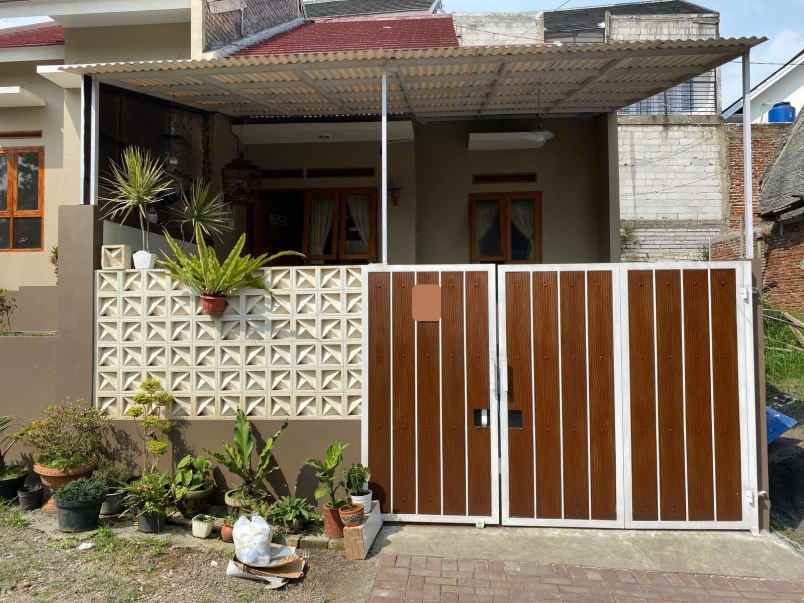 dijual rumah sariwangi asri