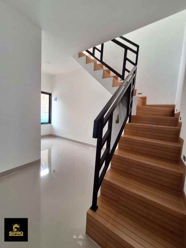 dijual rumah sawah baru ciputat