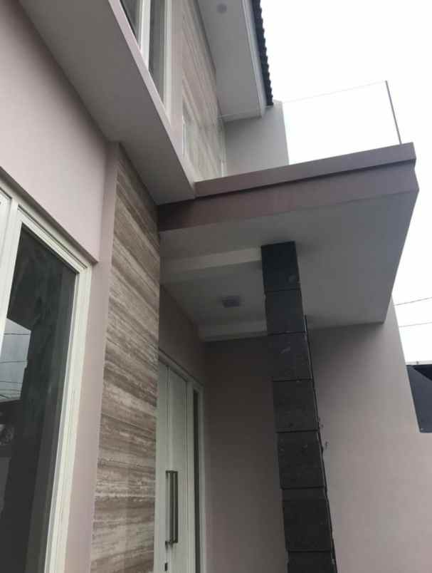 dijual rumah semolowaru elok