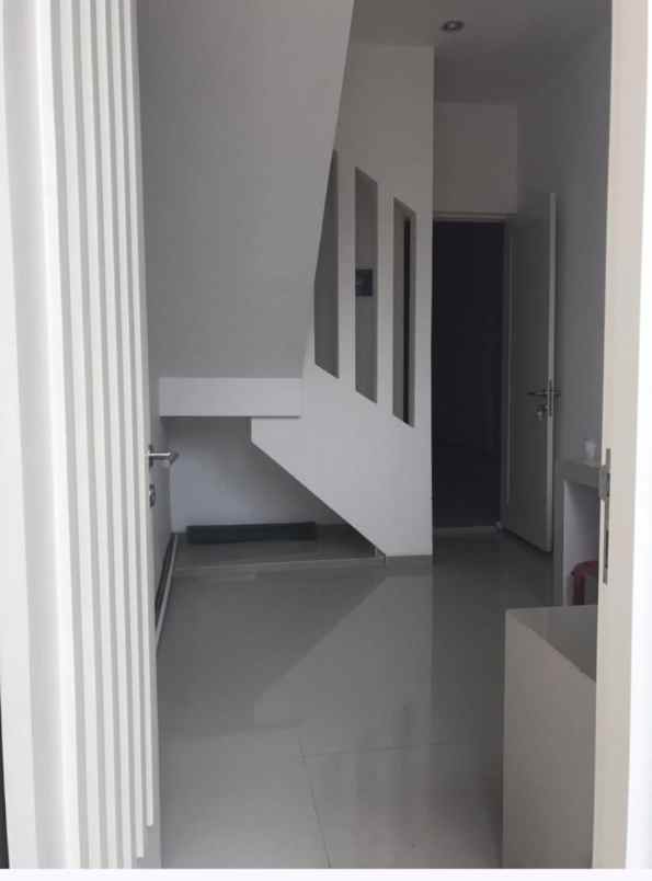 dijual rumah semolowaru elok