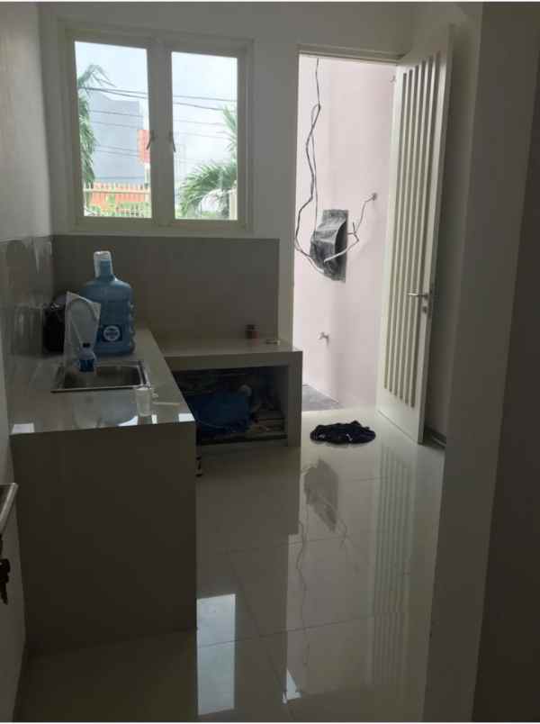 dijual rumah semolowaru elok