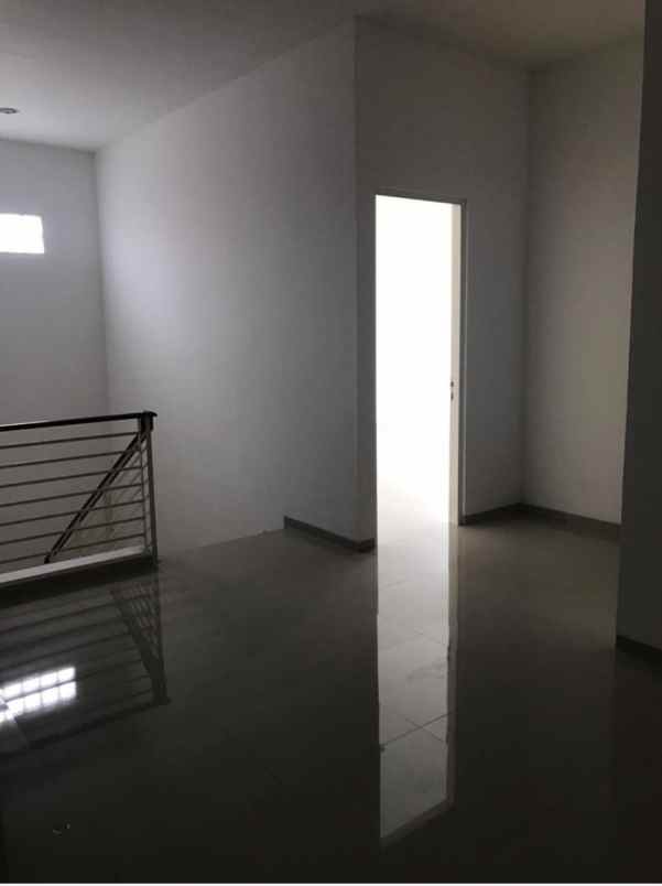 dijual rumah semolowaru elok