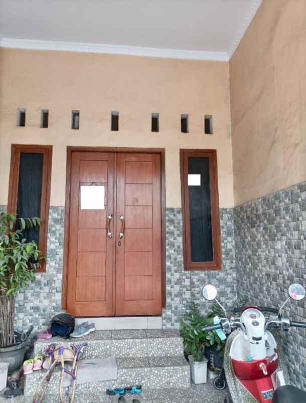 dijual rumah semper barat