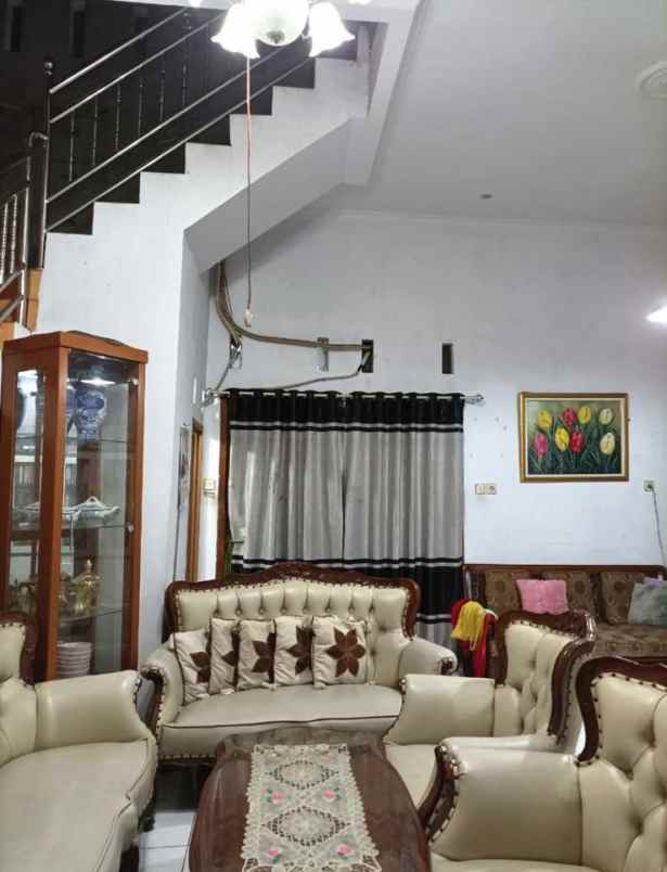 dijual rumah semper barat