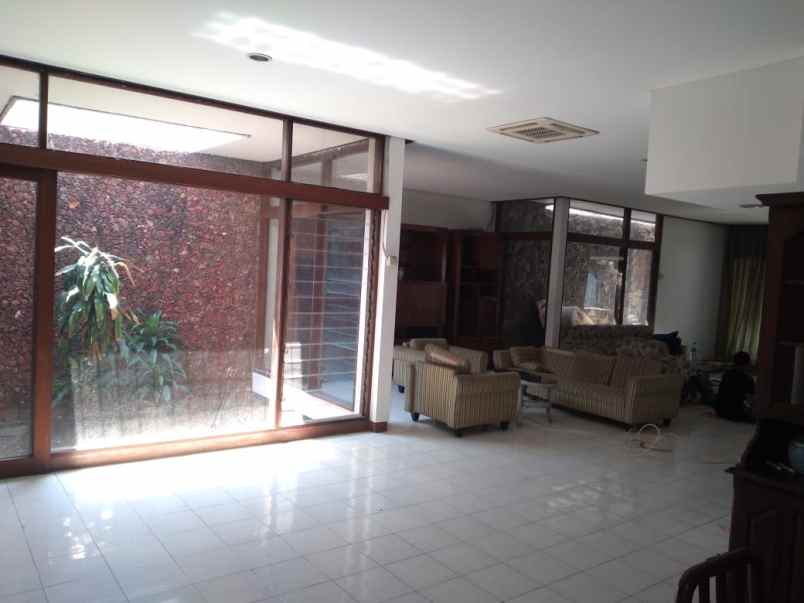 dijual rumah senopati