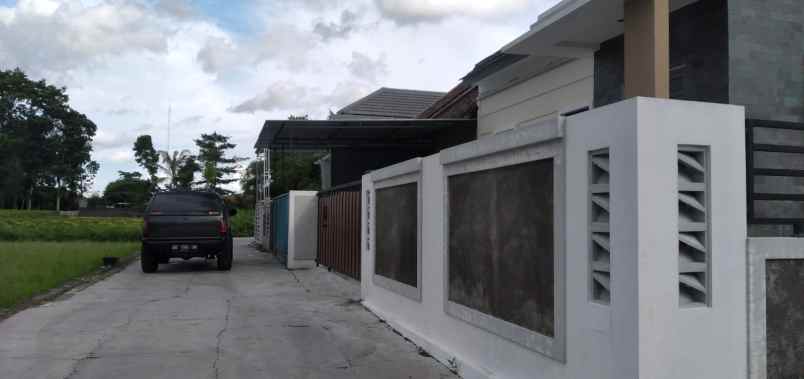 dijual rumah siap huni modern dekat rs manisrenggo