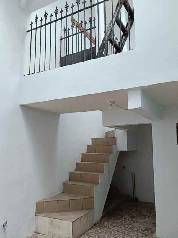 dijual rumah simo petemon