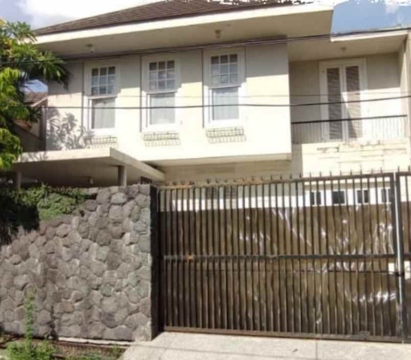 dijual rumah simpang darmo