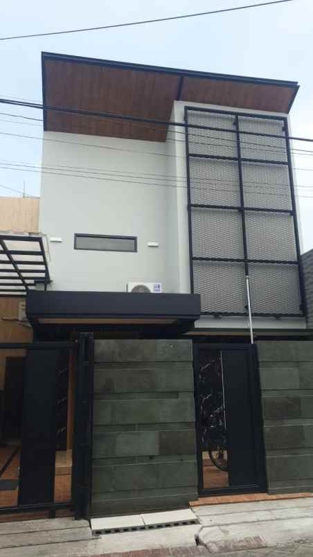 dijual rumah simpang darmo permai