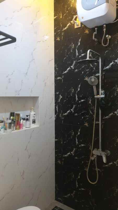 dijual rumah simpang darmo permai