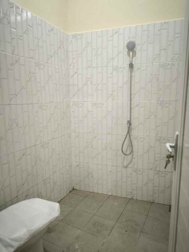 dijual rumah strategis di angke tambora jakarta barat