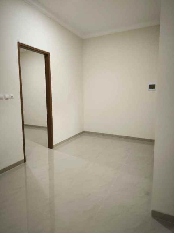 dijual rumah strategis di angke tambora jakarta barat
