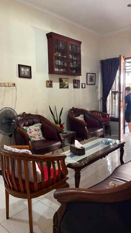 dijual rumah taman aries