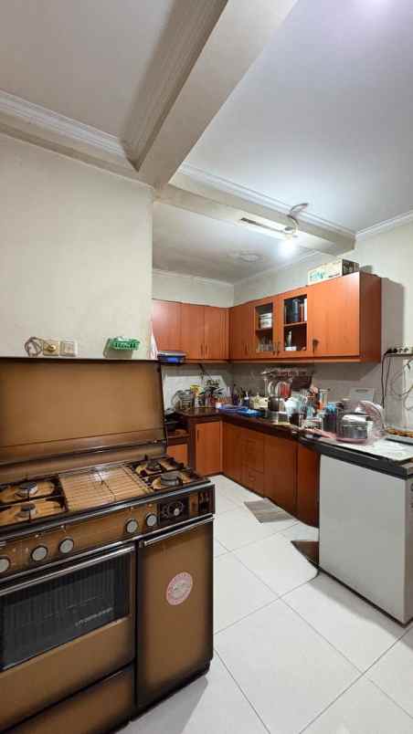 dijual rumah taman aries