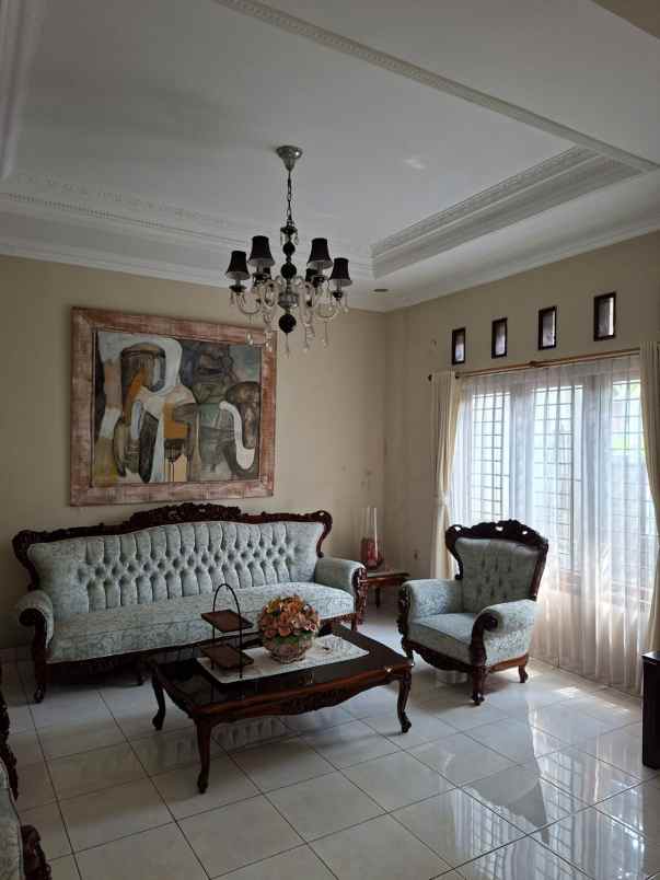 dijual rumah taman galaxy