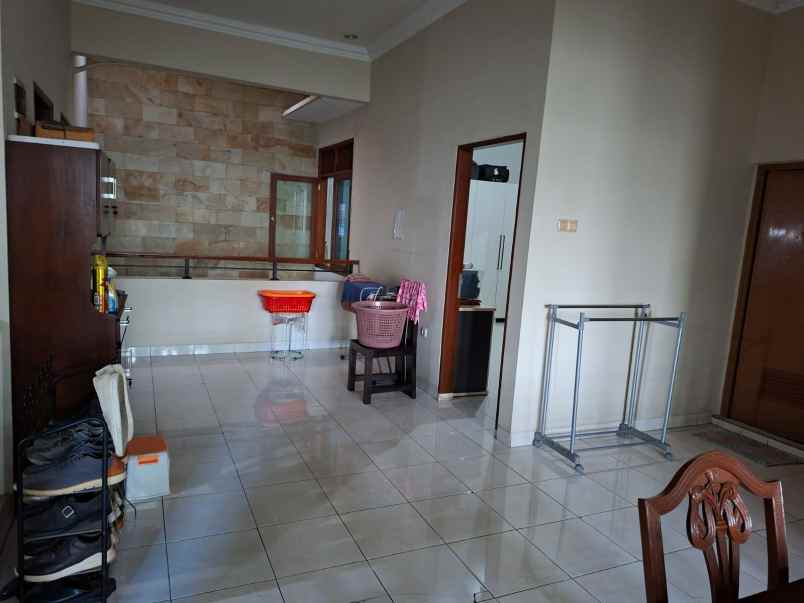 dijual rumah taman galaxy