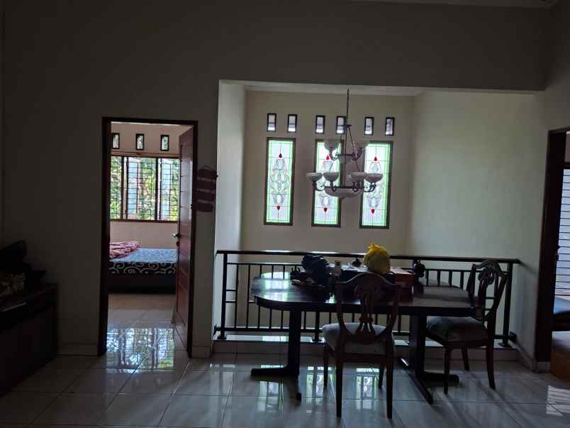 dijual rumah taman galaxy