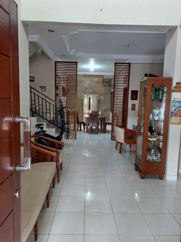 dijual rumah taman galaxy