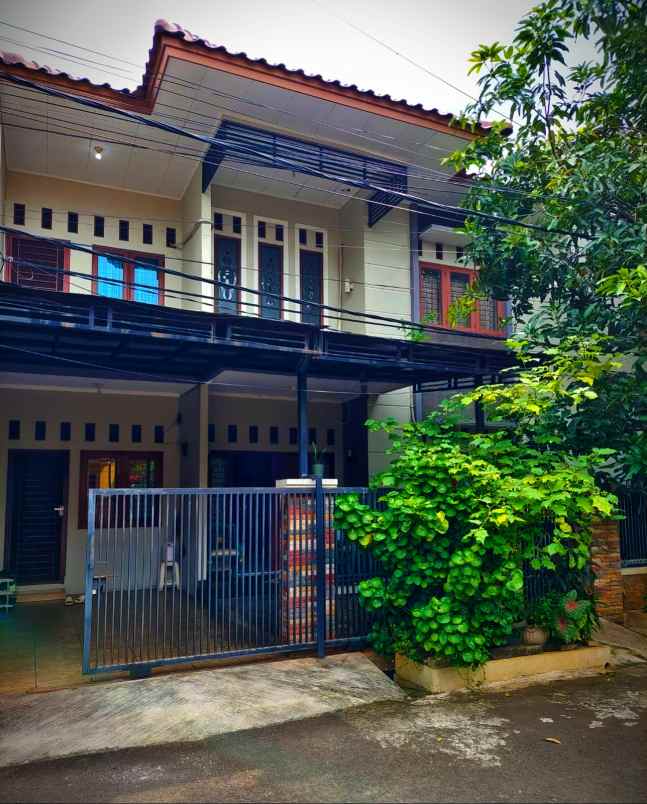dijual rumah taman galaxy