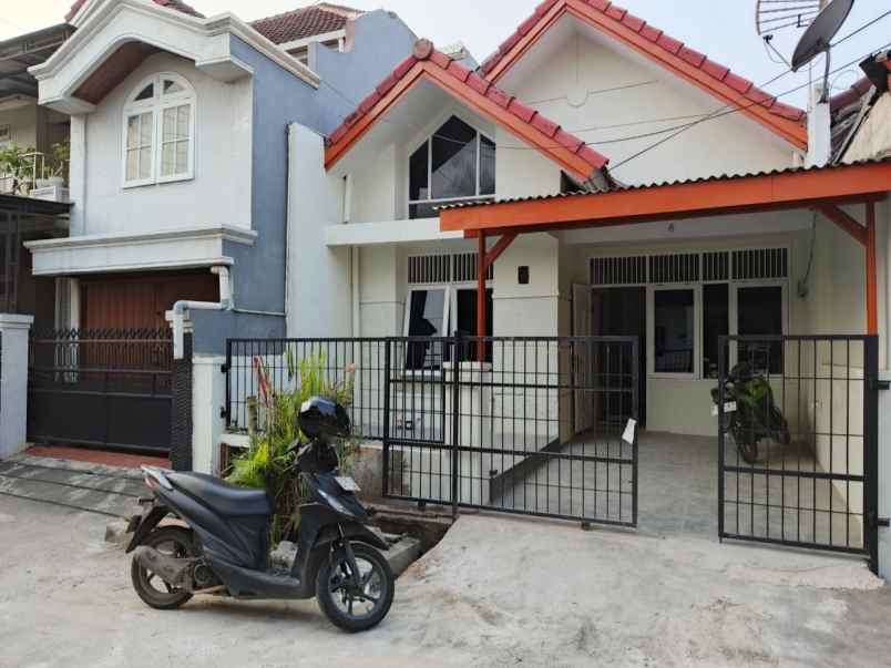 dijual rumah taman harapan baru kota