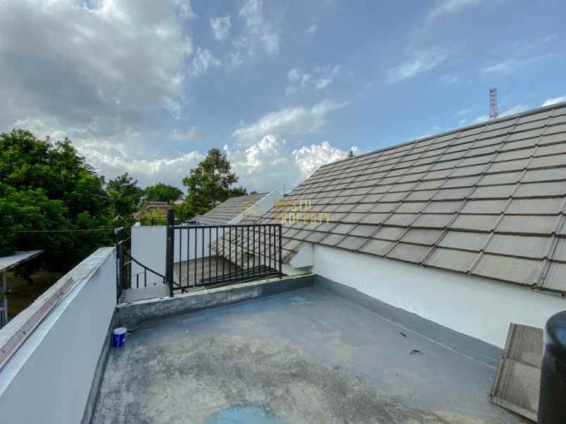 dijual rumah taman martani