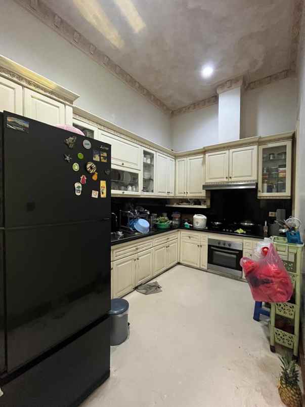 dijual rumah taman palem lestari